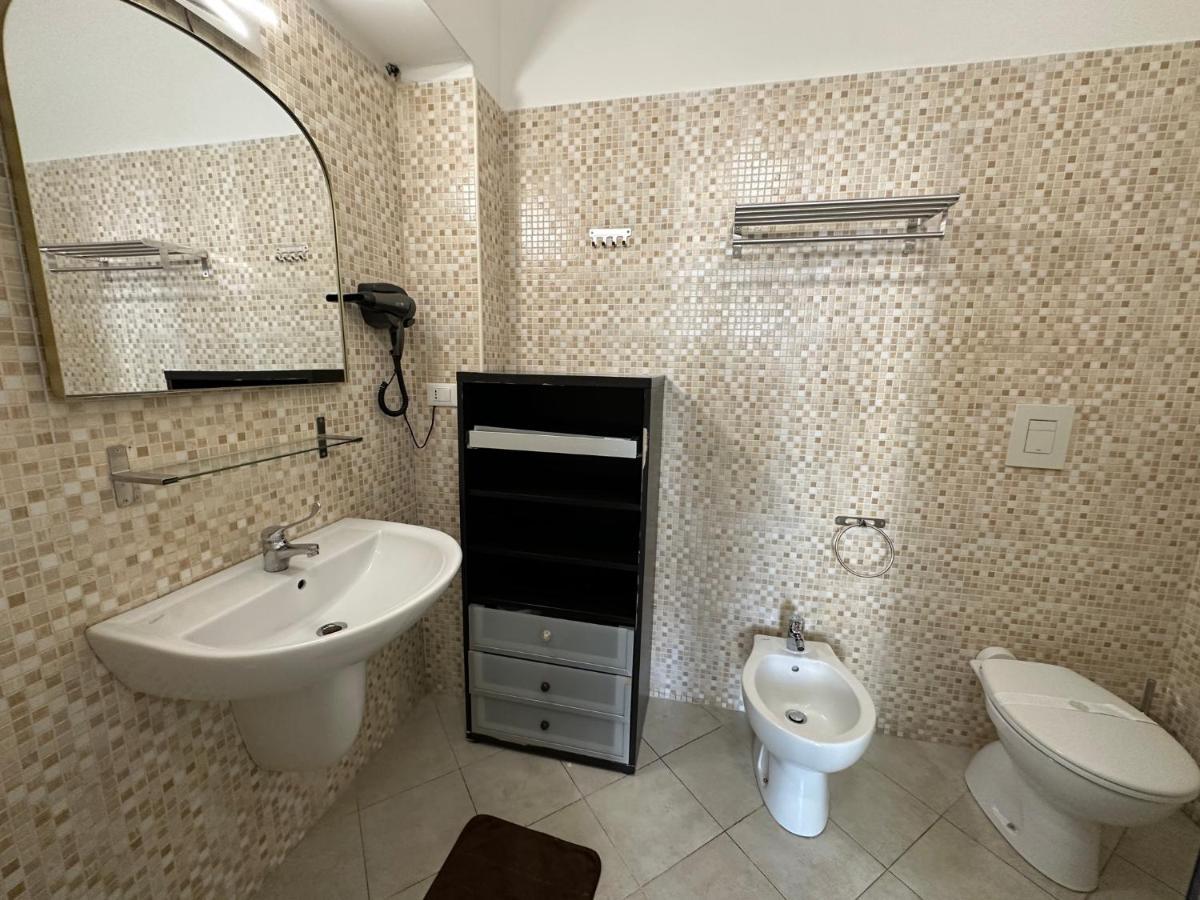 Cconforthotels Appartamento Crispi Bari Exteriör bild